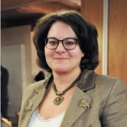 Alexandra Lang